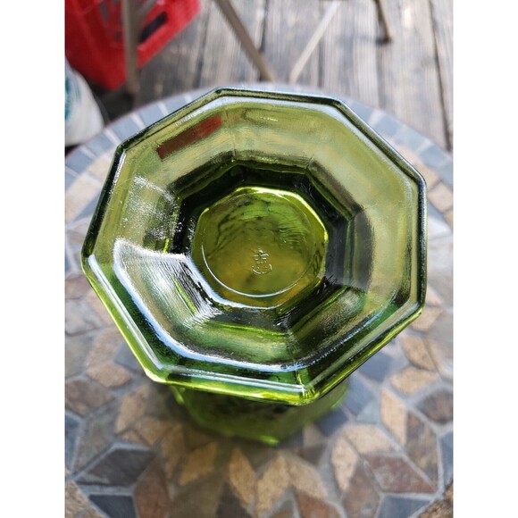 Vintage 1930’s-40’s Anchor Hocking Green Harvest Grape Pattern 8-Sided Wide Vase - Picture 4 of 7